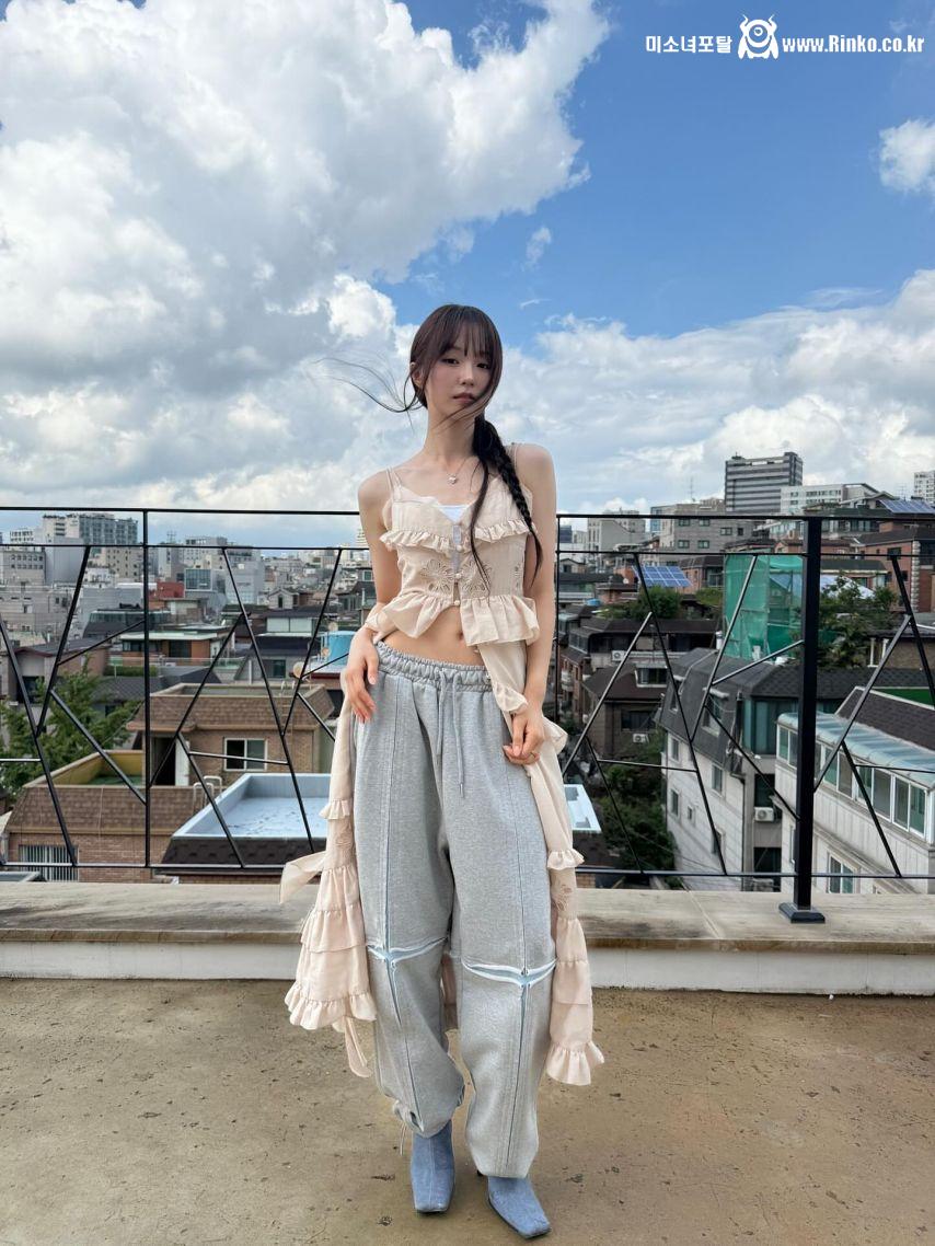 우아 나나, 우연