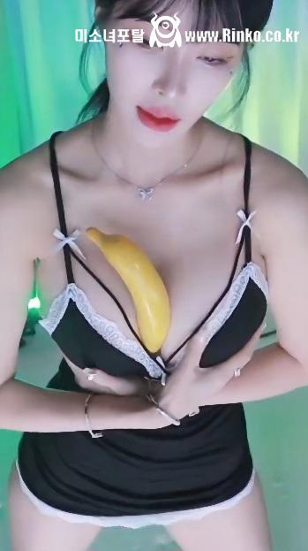 가슴골에 꽂힌 바나나 서율.mp