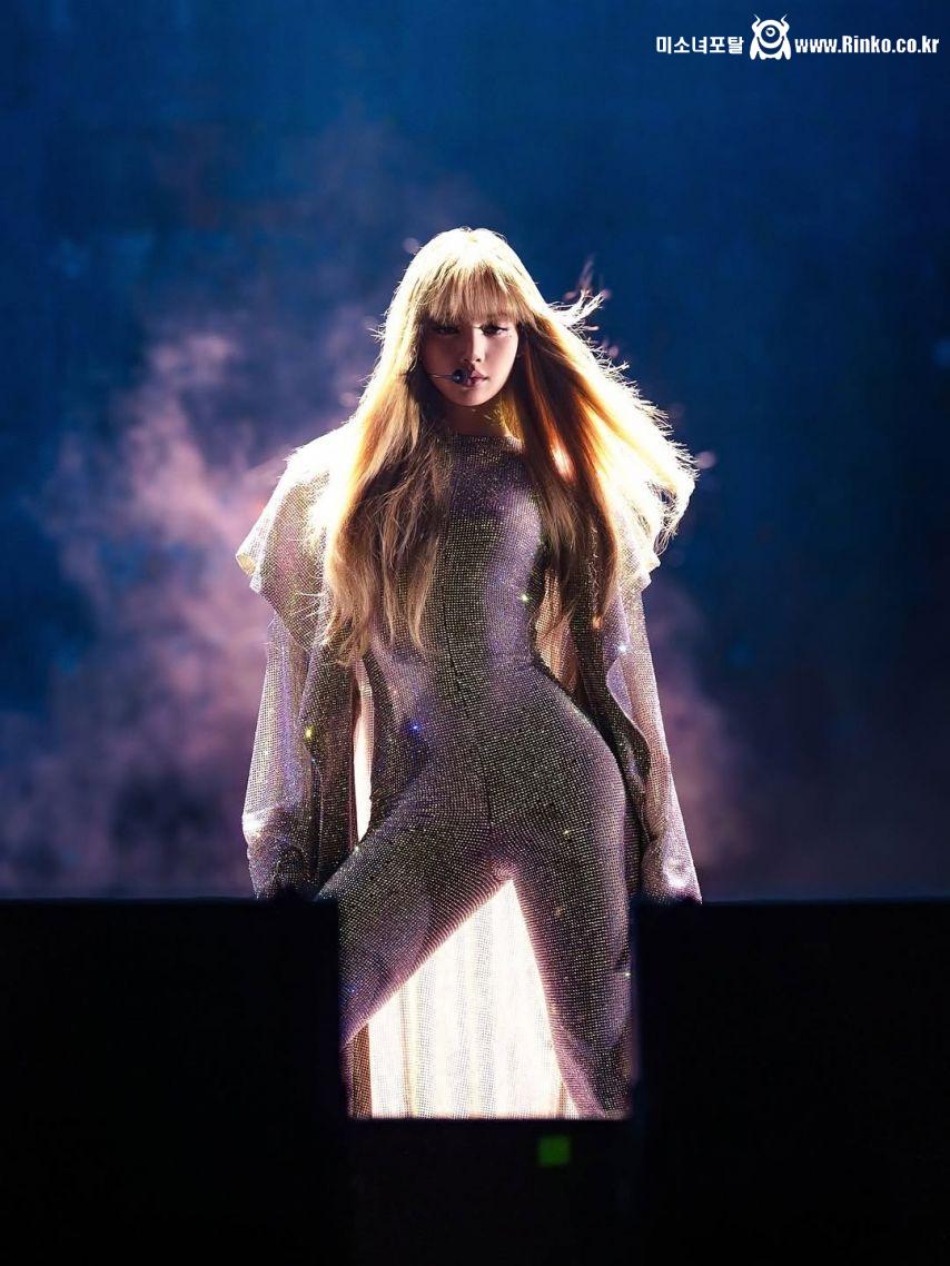 BLACKPINK (블랙핑크) 리사