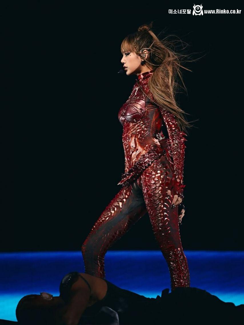 BLACKPINK (블랙핑크) 리사