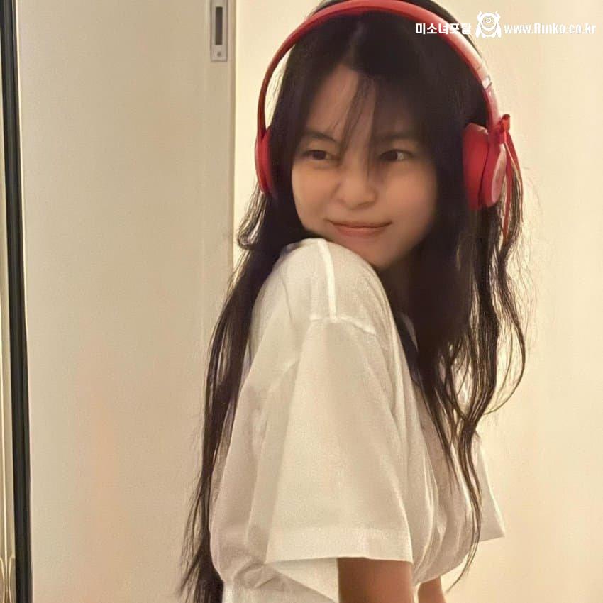 귀여운 표정짓는 블랙핑크 제니