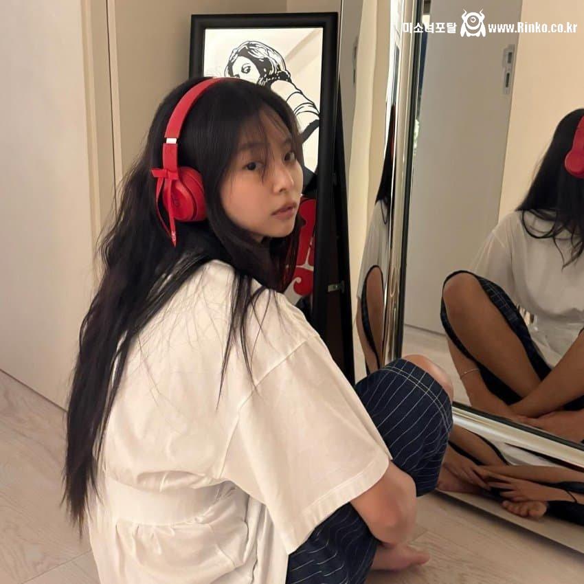 귀여운 표정짓는 블랙핑크 제니