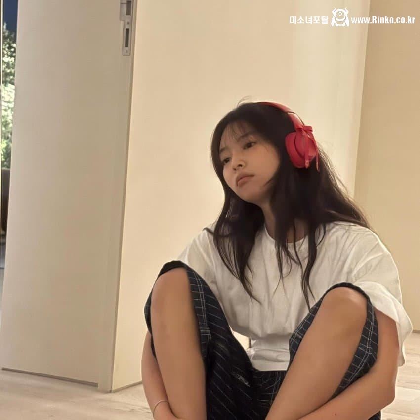 귀여운 표정짓는 블랙핑크 제니