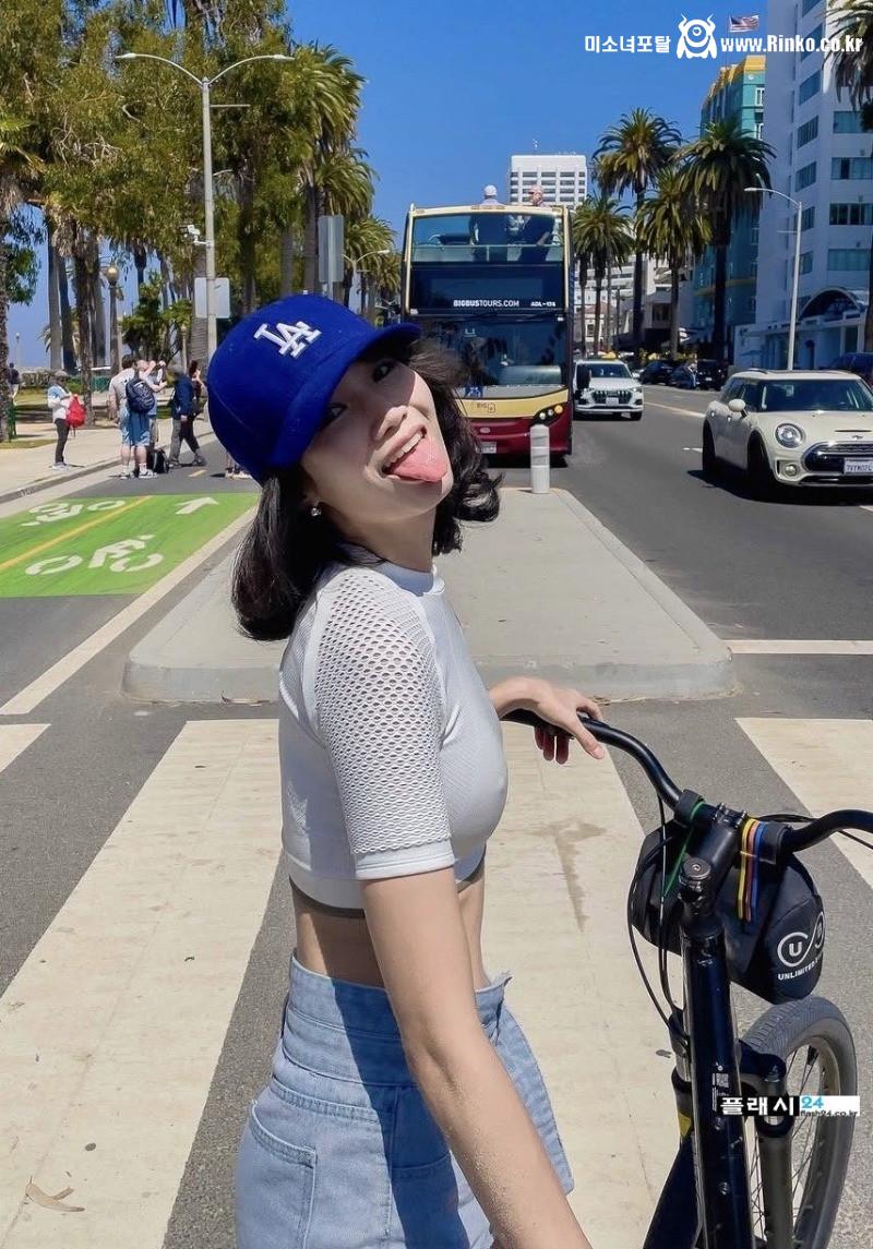 요즘 너무 편안하게 다니는 이희은 사장님