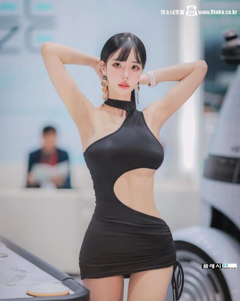 평소에는 옷차림 얌전한 레이싱걸 민한나