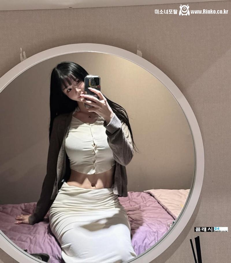 평소에는 옷차림 얌전한 레이싱걸 민한나