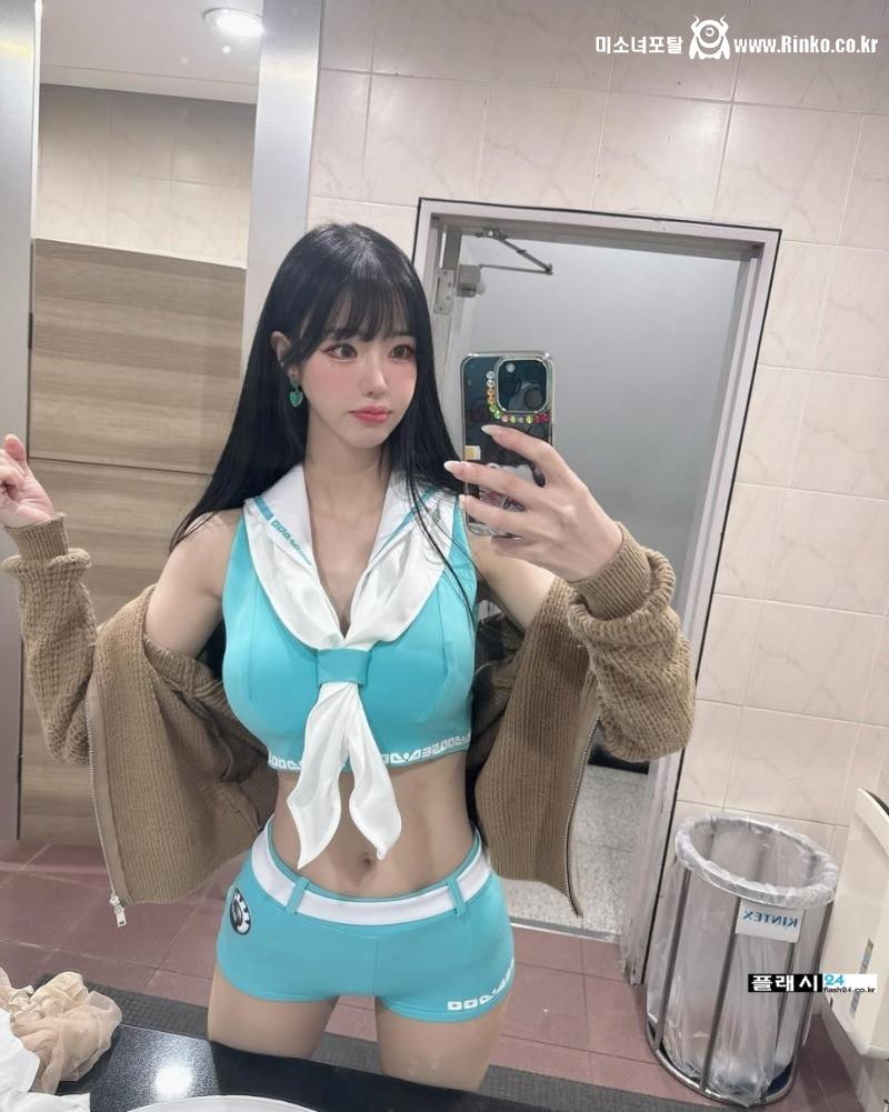 평소에는 옷차림 얌전한 레이싱걸 민한나