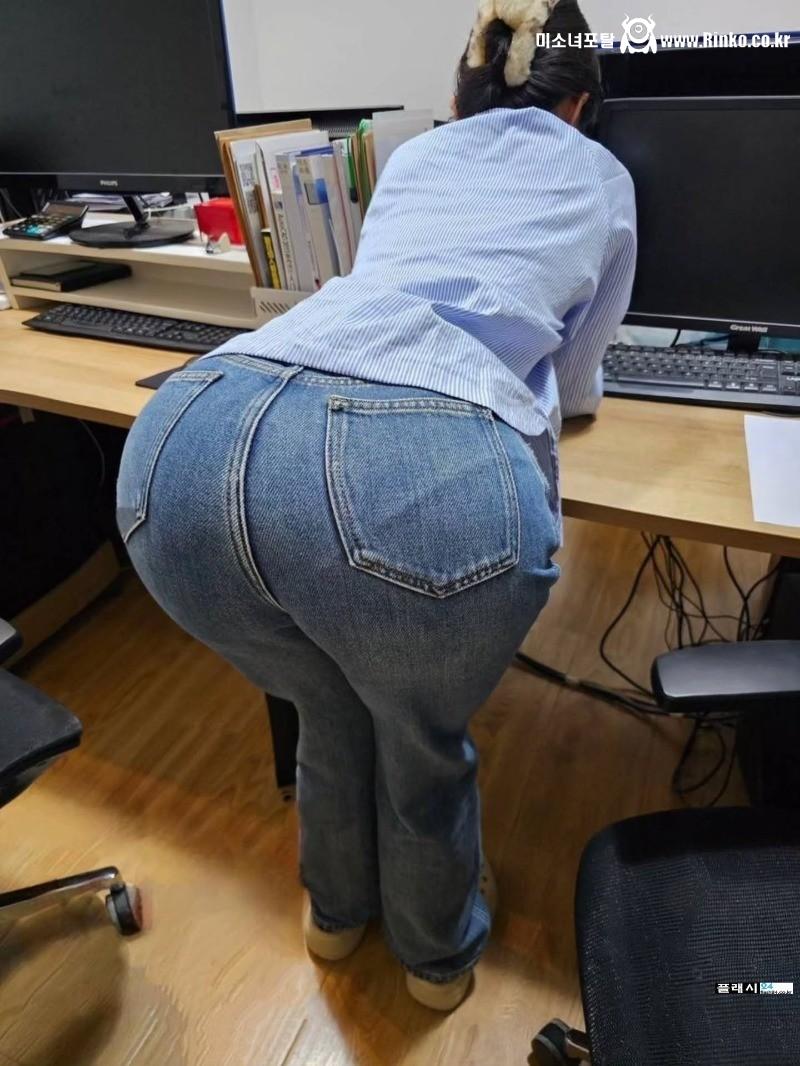 위험해 보이는 여직원