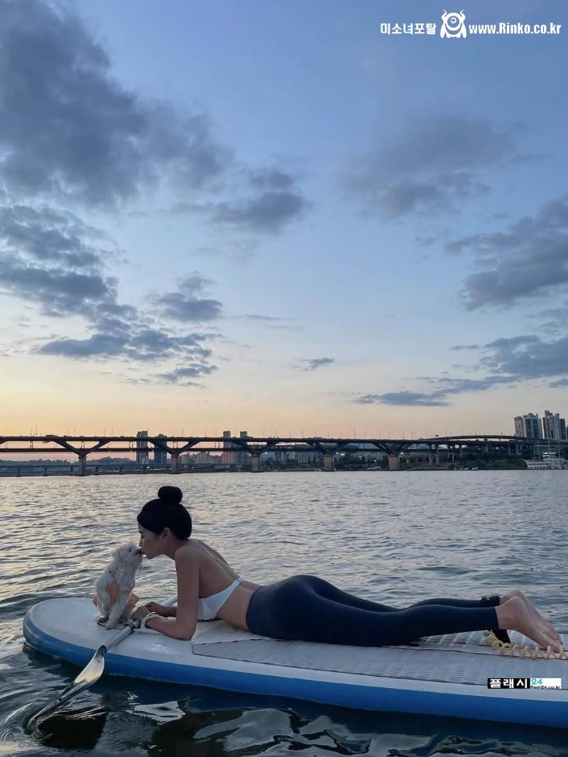 휴가는 이런 처자와 보내야 기분좋지