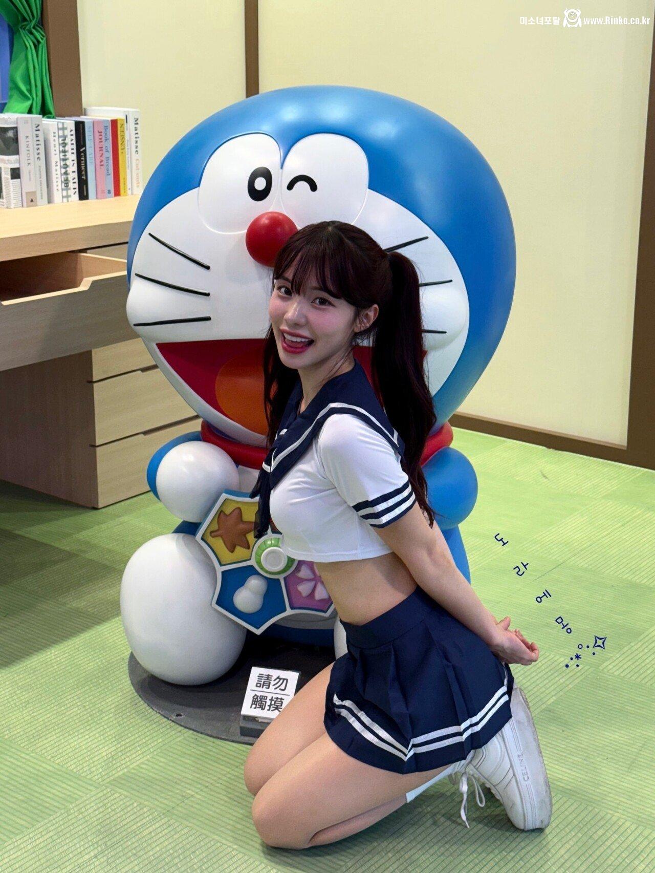 제자와 불륜한 여교사 세일러복 착용한 이다혜 치어리더