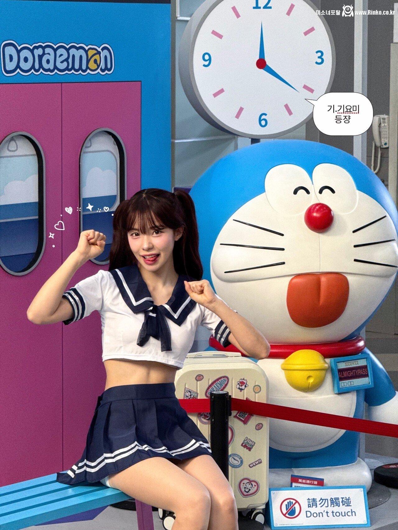 제자와 불륜한 여교사 세일러복 착용한 이다혜 치어리더