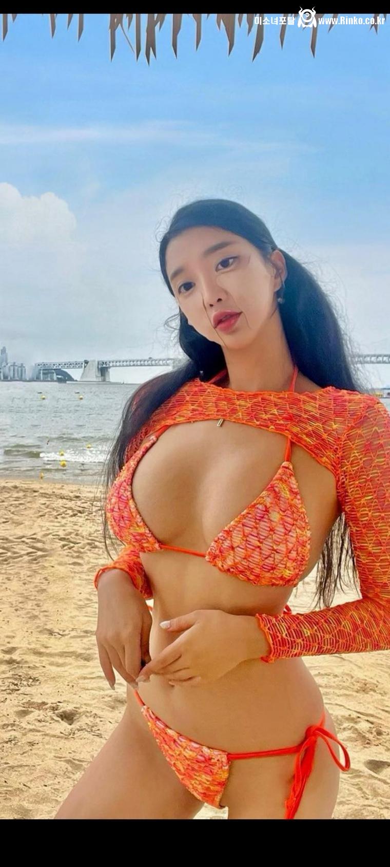 최인혜 튜브탑 비키니 큰 가슴