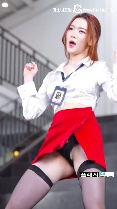 자극적인 걸크러쉬 하윤 오피스룩