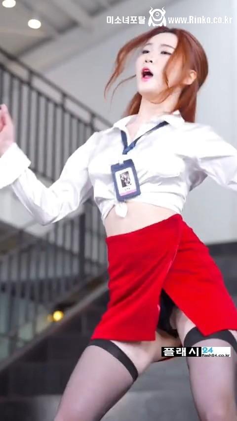 자극적인 걸크러쉬 하윤 오피스룩