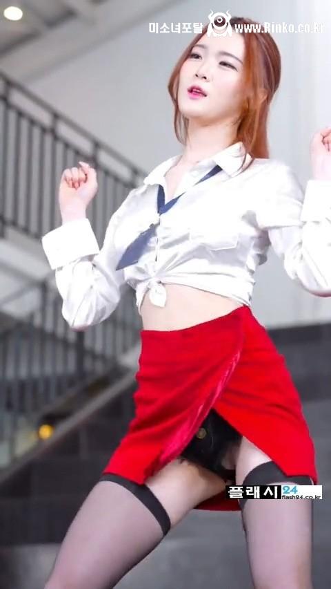 자극적인 걸크러쉬 하윤 오피스룩