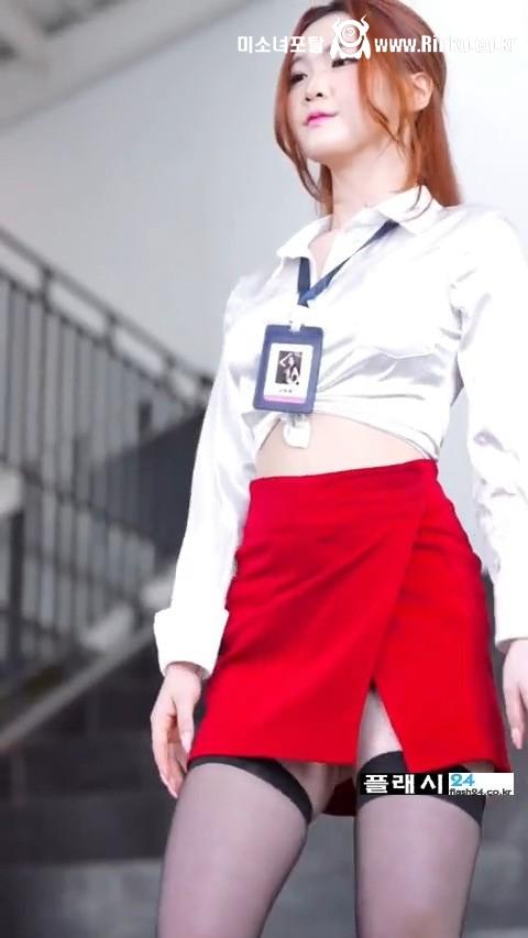 자극적인 걸크러쉬 하윤 오피스룩