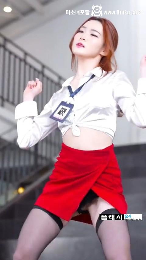 자극적인 걸크러쉬 하윤 오피스룩