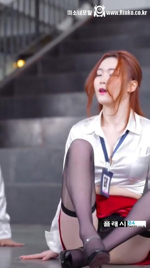 자극적인 걸크러쉬 하윤 오피스룩