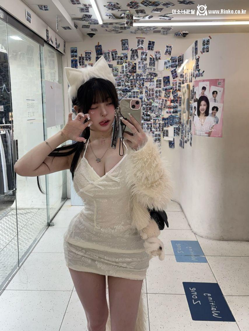 나는 너의 고양이야 끈나시 가슴골