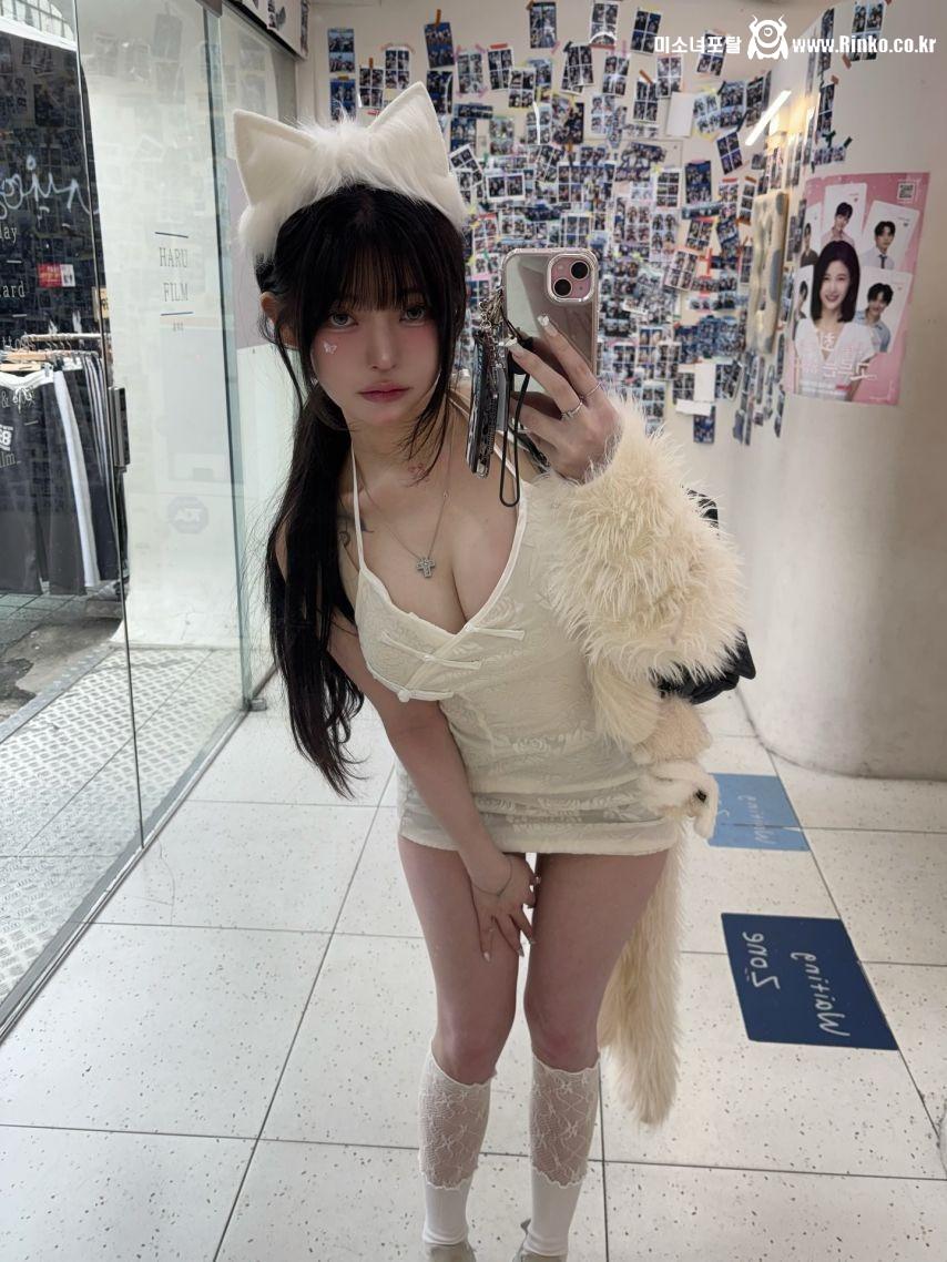 나는 너의 고양이야 끈나시 가슴골