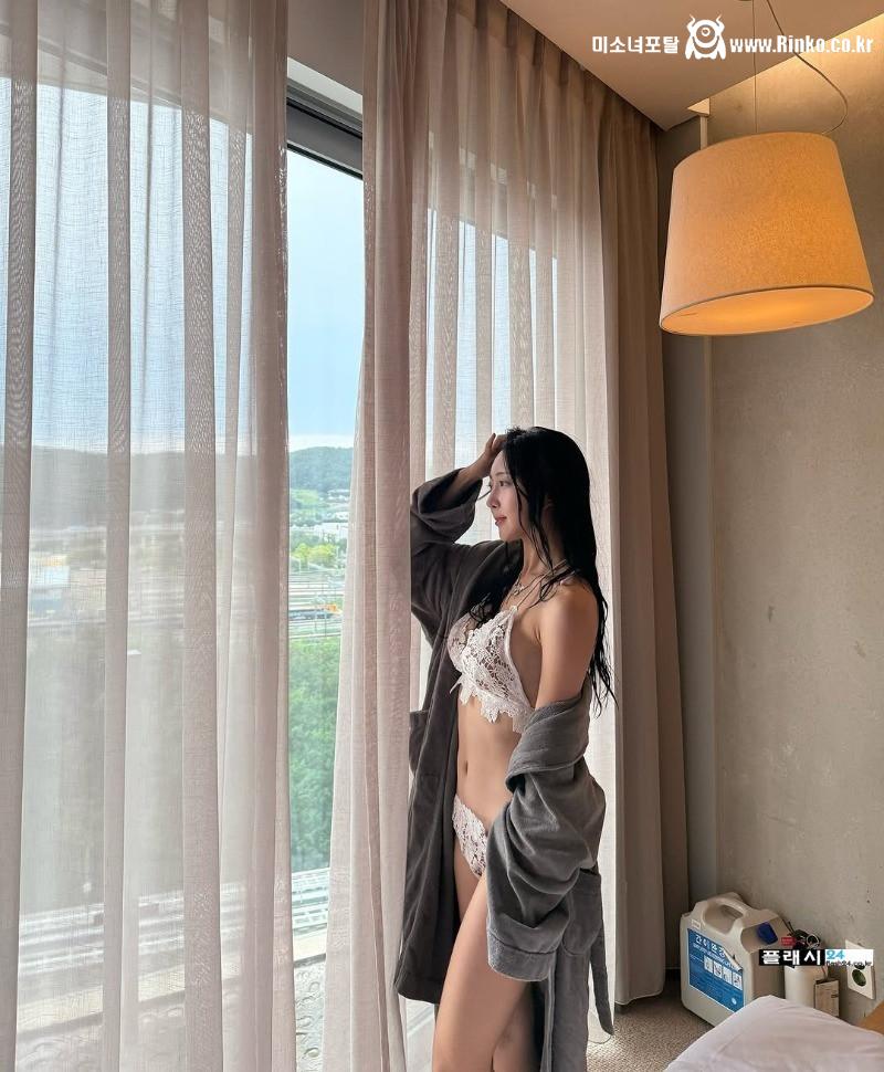 LG 트윈스 진수화 치어리더 야릇한 수영복 셀카