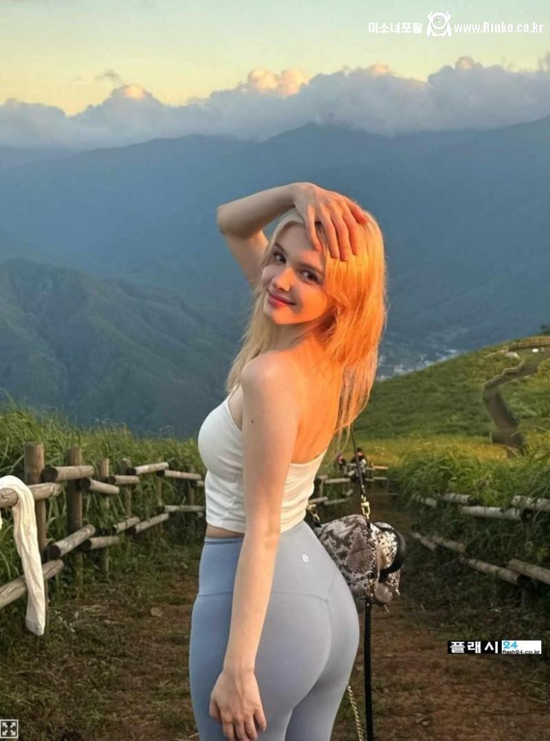 레깅스 입고 민둥산 등산 98년생 한국녀 장엘리나