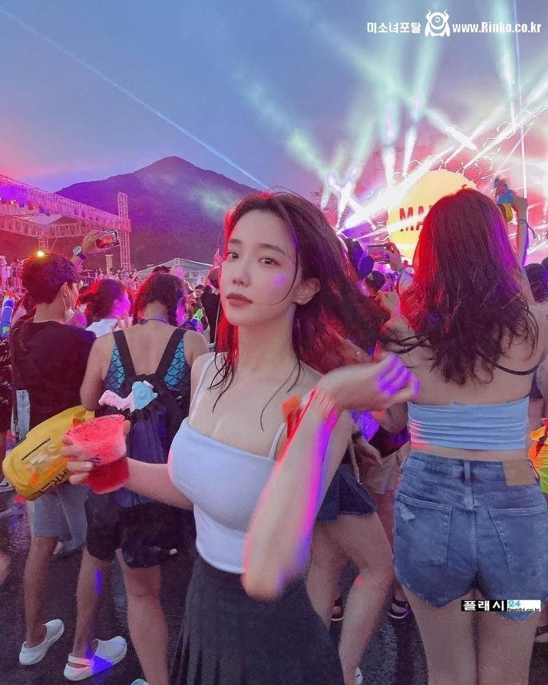 유튜버 초혜가 입어주는 데이트룩