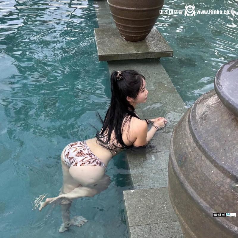 뒤태에 진심인 신애경