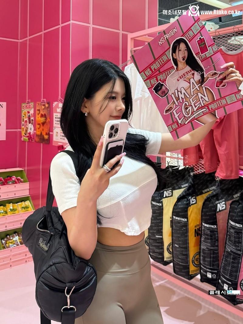 워터밤의 그녀 희야 다른 모습