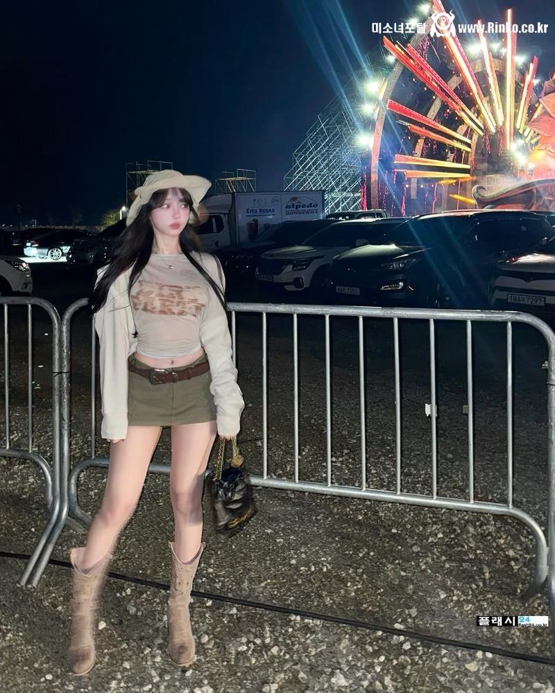 여자들이 그렇게 부러워 한다는 아윤 골반 라인