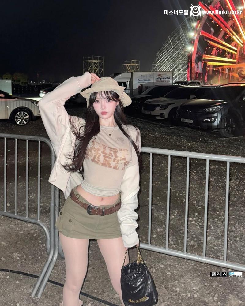 여자들이 그렇게 부러워 한다는 아윤 골반 라인