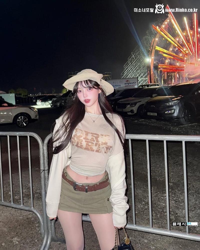 여자들이 그렇게 부러워 한다는 아윤 골반 라인