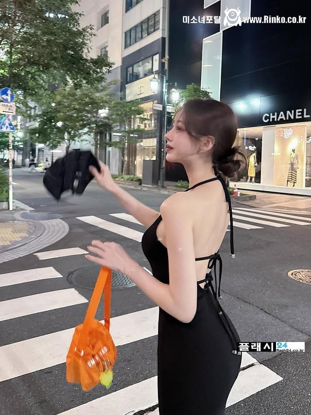 여자들이 그렇게 부러워 한다는 아윤 골반 라인