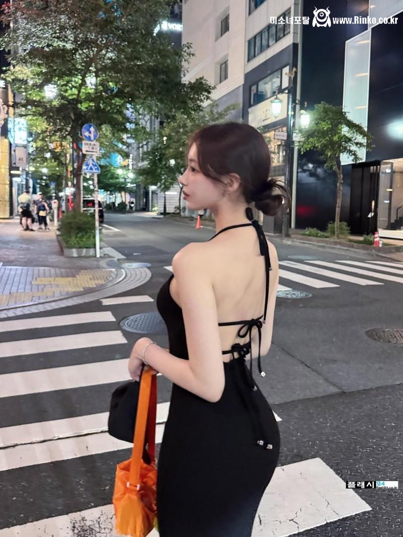 여자들이 그렇게 부러워 한다는 아윤 골반 라인