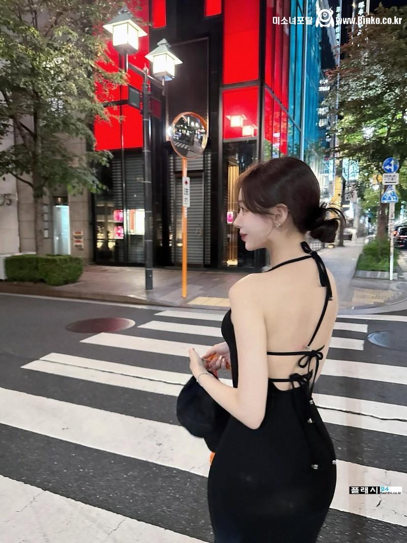 여자들이 그렇게 부러워 한다는 아윤 골반 라인