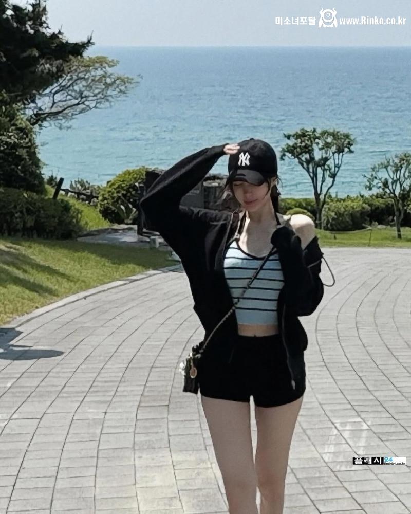 여자들이 그렇게 부러워 한다는 아윤 골반 라인