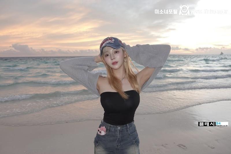 만화캐릭터처럼 생긴 금발 염색녀