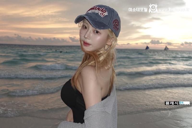 만화캐릭터처럼 생긴 금발 염색녀