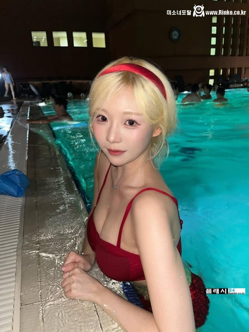 만화캐릭터처럼 생긴 금발 염색녀