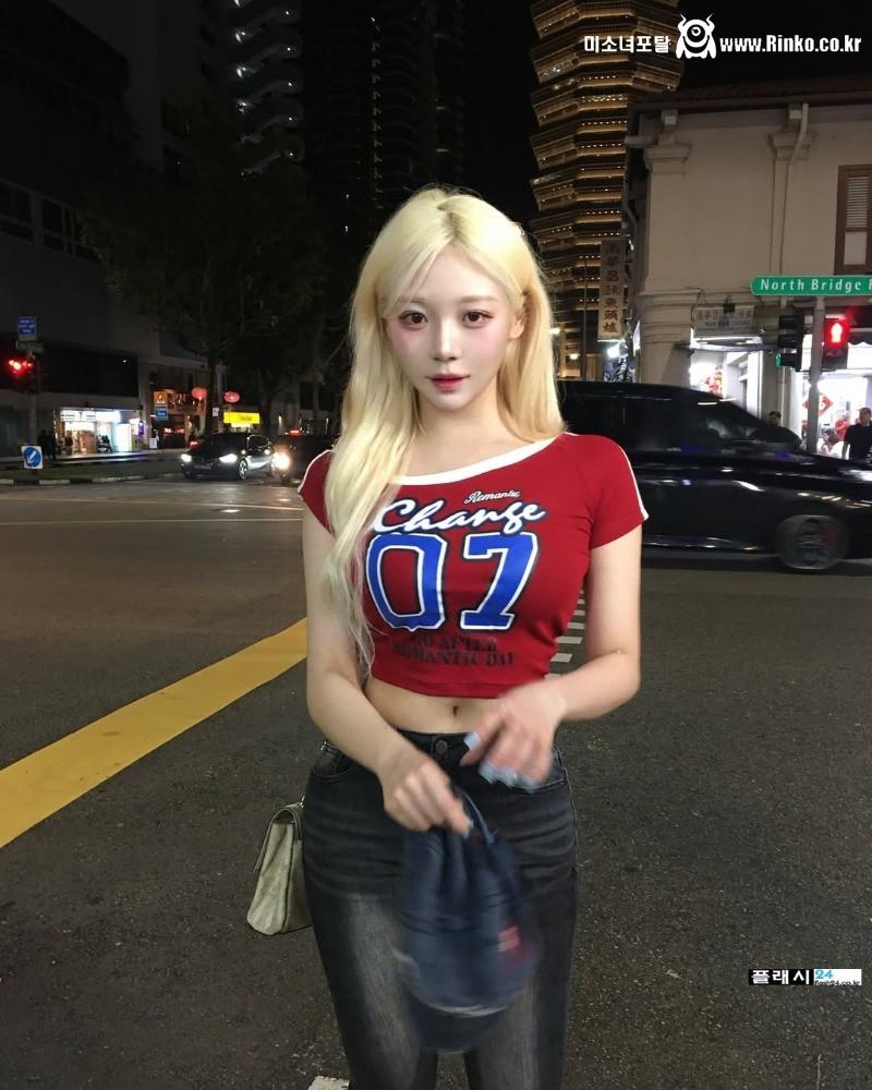 만화캐릭터처럼 생긴 금발 염색녀