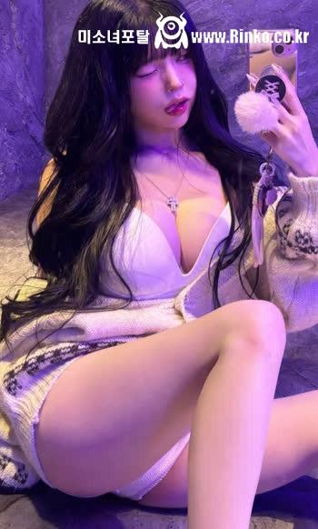 CK 흰브라 가슴골