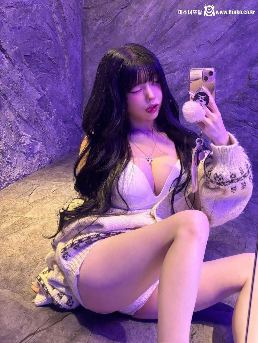 CK 흰브라 가슴골