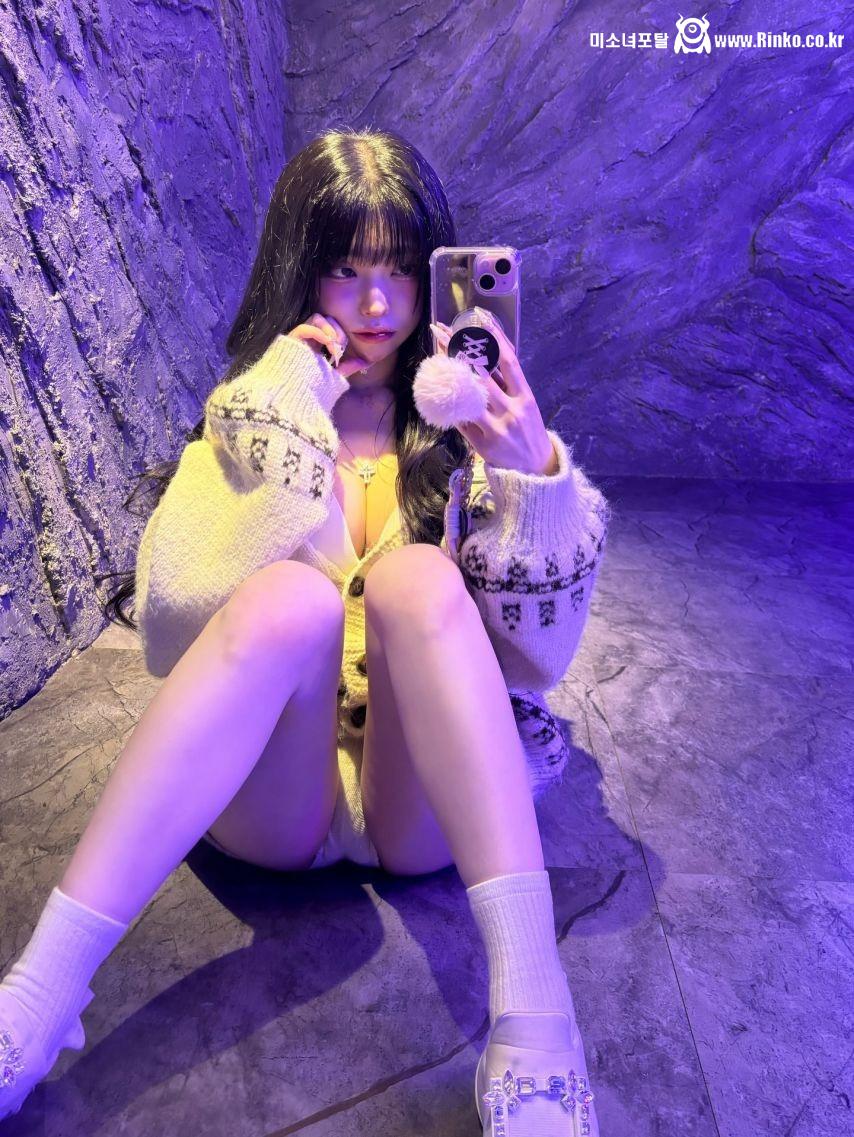 CK 흰브라 가슴골