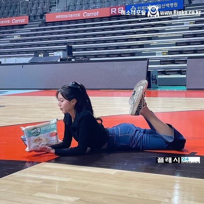 김이서 치어리더 밀착 티셔츠 퇴근길