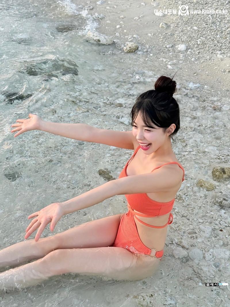 이다혜 치어리더 주황색 골지 수영복