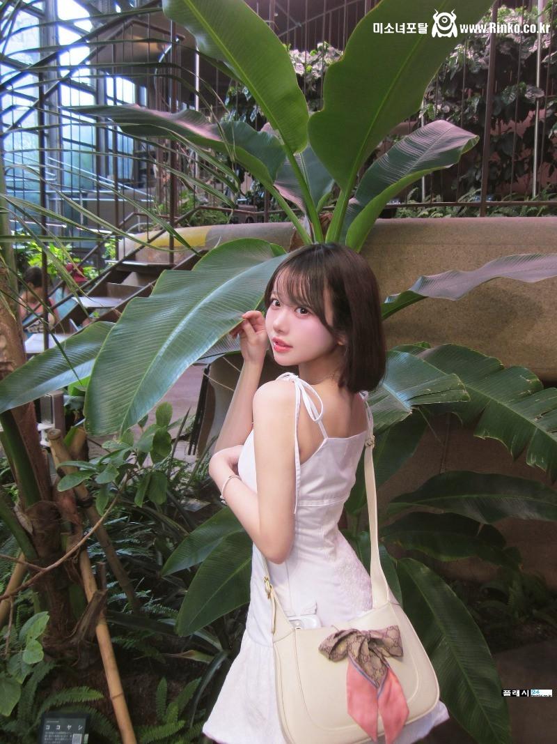 착하게 생긴 미모의 호텔 수영장 처자