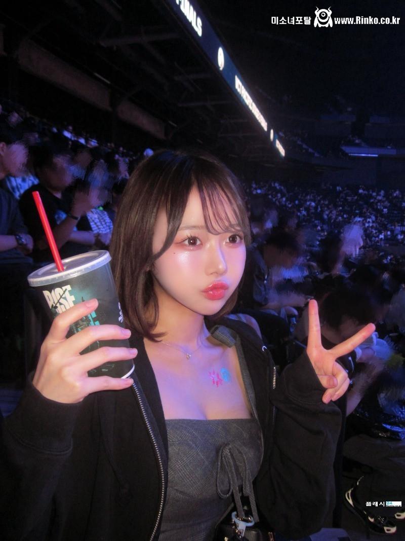 착하게 생긴 미모의 호텔 수영장 처자