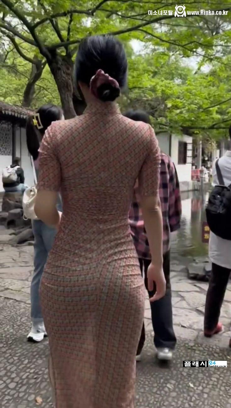 남자 잡는다는 미시룩 뒤태