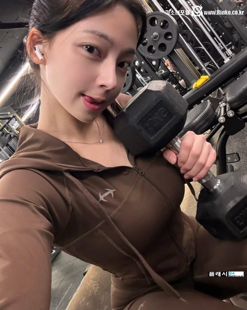 헬스 카리나 이주영 다롱 몸매