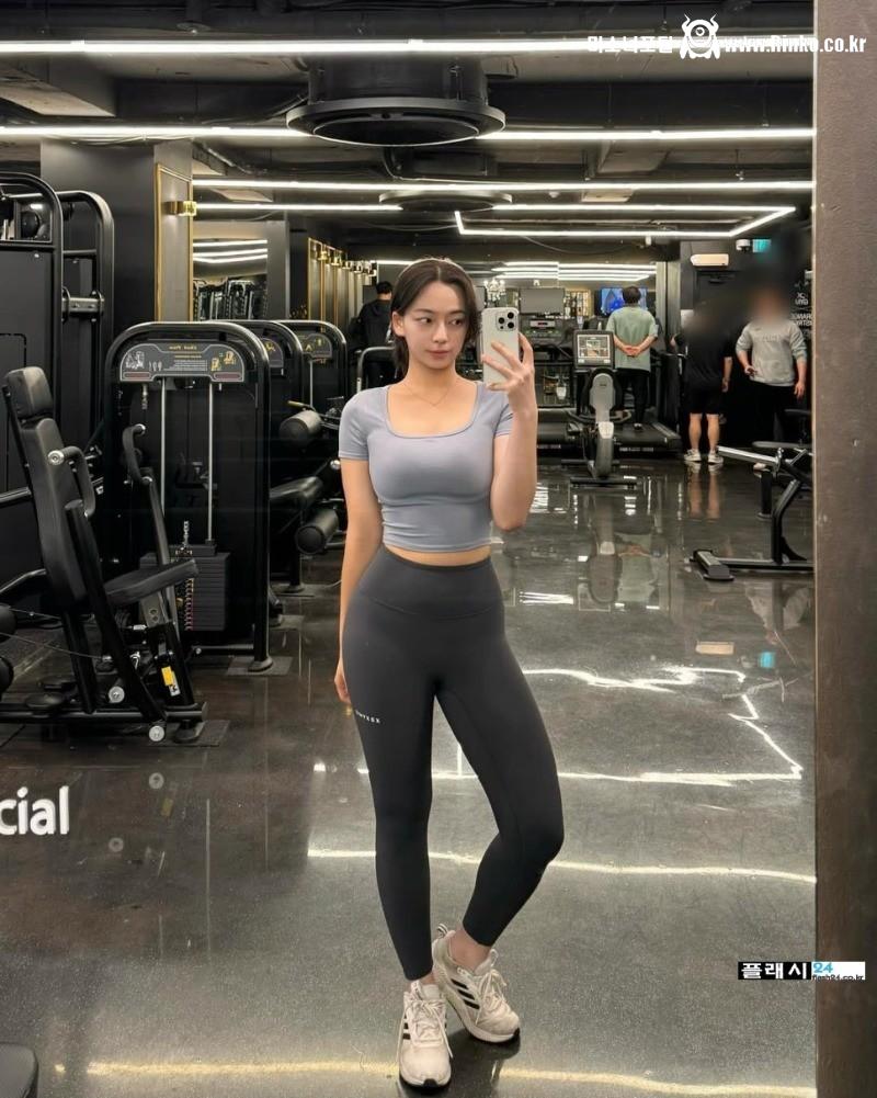 헬스 카리나 이주영 다롱 몸매